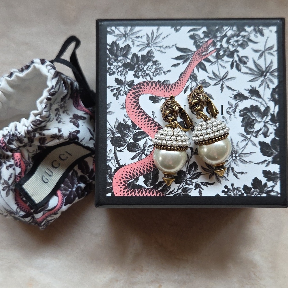 Gucci Pearl and Gold Drop Earrings